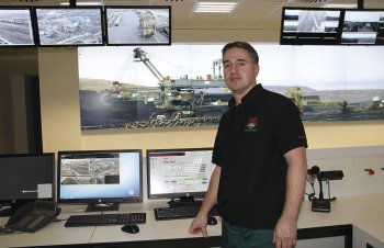 Nový centrální dispečink byl spuštěn letos v únoru. S novým pracovištěm je spokojený také Petr Podaný, technik elektronik řídicích systémů ÚDUT.