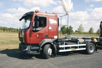 Lehký nosič kontejnerů Renault D s motorem DTI 5/240 jistě najde uplatnění i v komunální sféře
