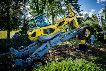 Otestovat si strojníci mohli i vrcholný model řady M, Menzi Muck M545 X.