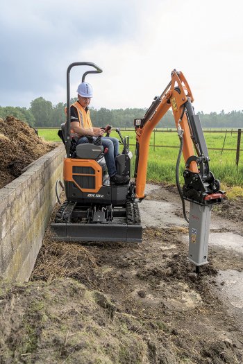 Po vysunutí podvozku se šířka čtvercového půdorysu zvětší na 1100 mm, což zajišťuje vynikající stabilitu.