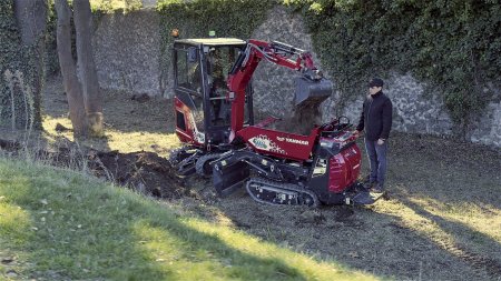 Výkonná a kompaktní dvojka: minirýpadlo Yanmar SV17e a pásový minidumper Yanmar C08e.