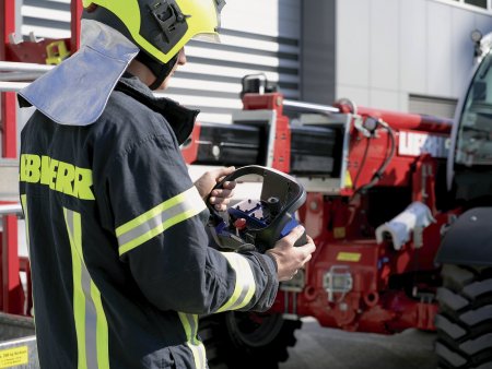 V rámci předání strojů proběhl též pilotní kurz obsluhy teleskopických nakladačů.