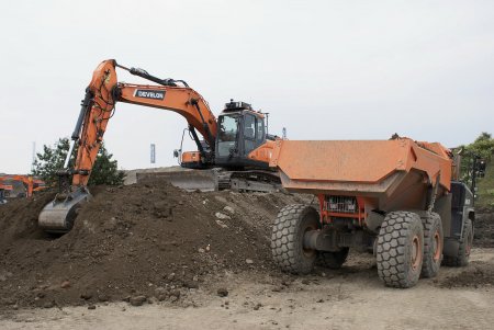 Develon a Gravis Robotics vyvíjí autonomních řešení pro výkopové práce.