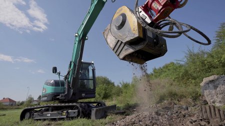 Drticí lžice MB-C50 S4 je oblíbená pro své malé rozměry, které nesnižují výkon zařízení. Kapacita produkce v ideálních podmínkách je produkce 10 m3/h.